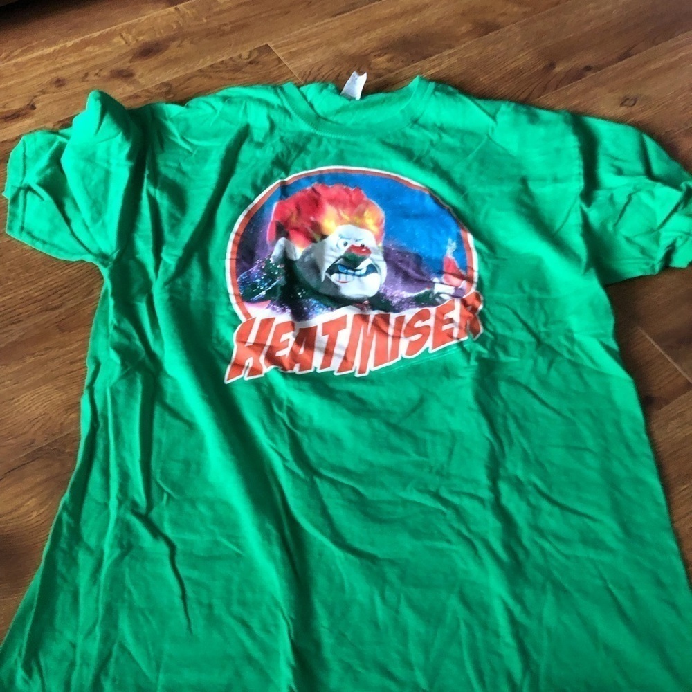 Green classic Christmas “Heatmiser” short sleeve graphic tee in size L